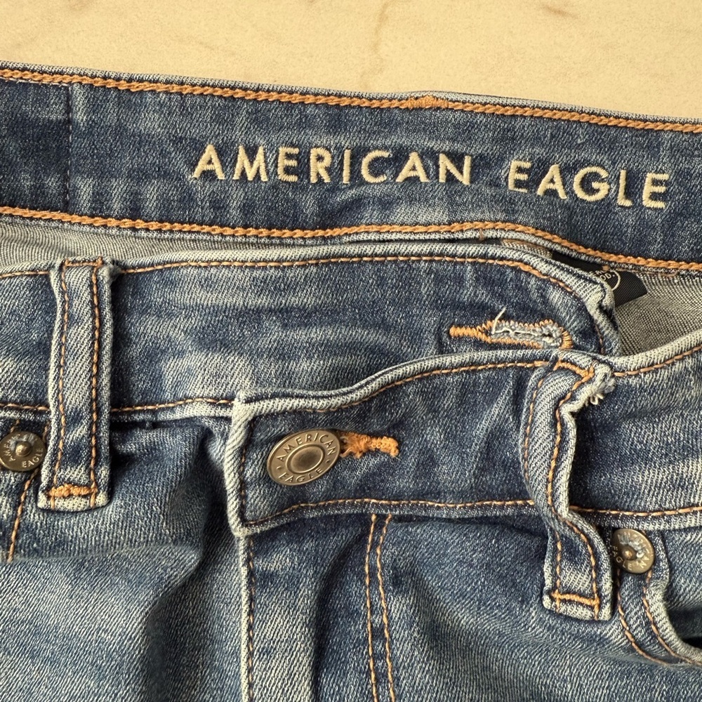 AMERICAN EAGLE Crossover Waist denim shorts -
Size 2 - Picture 4 of 4